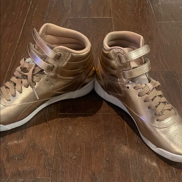 Reebok Rose Gold Sneakers - Picture 5 of 7